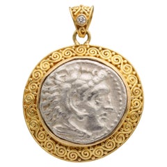 Ciondolo in oro 18 carati con moneta di Alessandro Magno dell'antica Grecia, IV secolo a.C.