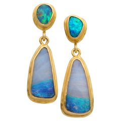 Steven Battelle – Ohrstecker aus 18-karätigem Gold mit australischem Boulder-Opal (4,1 Karat)