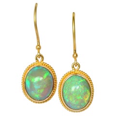 Steven Battelle – Ohrringe aus 18-karätigem Golddraht mit einem äthiopischen Opal im Cabochon-Schliff von 3,7 Karat