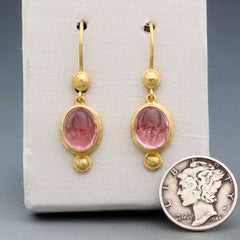 Steven Battelle 6,3 Karat Cabochon Rosa Turmalin 18K Gold Ohrringe