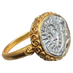 Silberne „SunFace“-Münze aus dem Indien des 19. Jahrhunderts, 18-karätiger Goldring