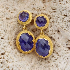 Orecchini a perno di Steven Battelle con tanzanite da 9,3 carati in oro 18 carati