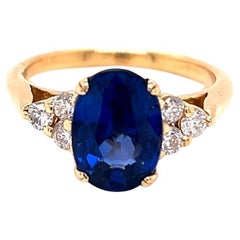 2.95 Carat Blue Sapphire and Diamond Seven Stone Ring set in 18K Yellow Gold (Bague à sept pierres en or jaune 18K)