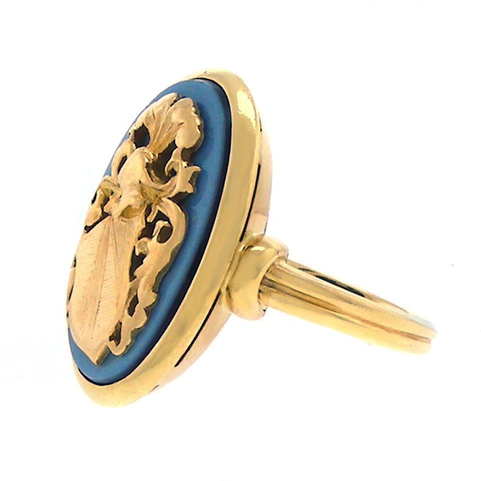 Ponti Gennari Armorial Chalcedony Gold Ring In Excellent Condition In Litchfield, CT
