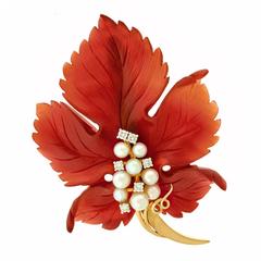 Sixties Carnelian Leaf Brooch in Gold