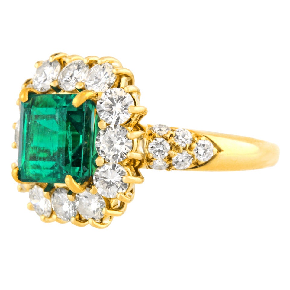 Van Cleef & Arpels Emerald Diamond Gold Cluster Ring In Excellent Condition In Litchfield, CT