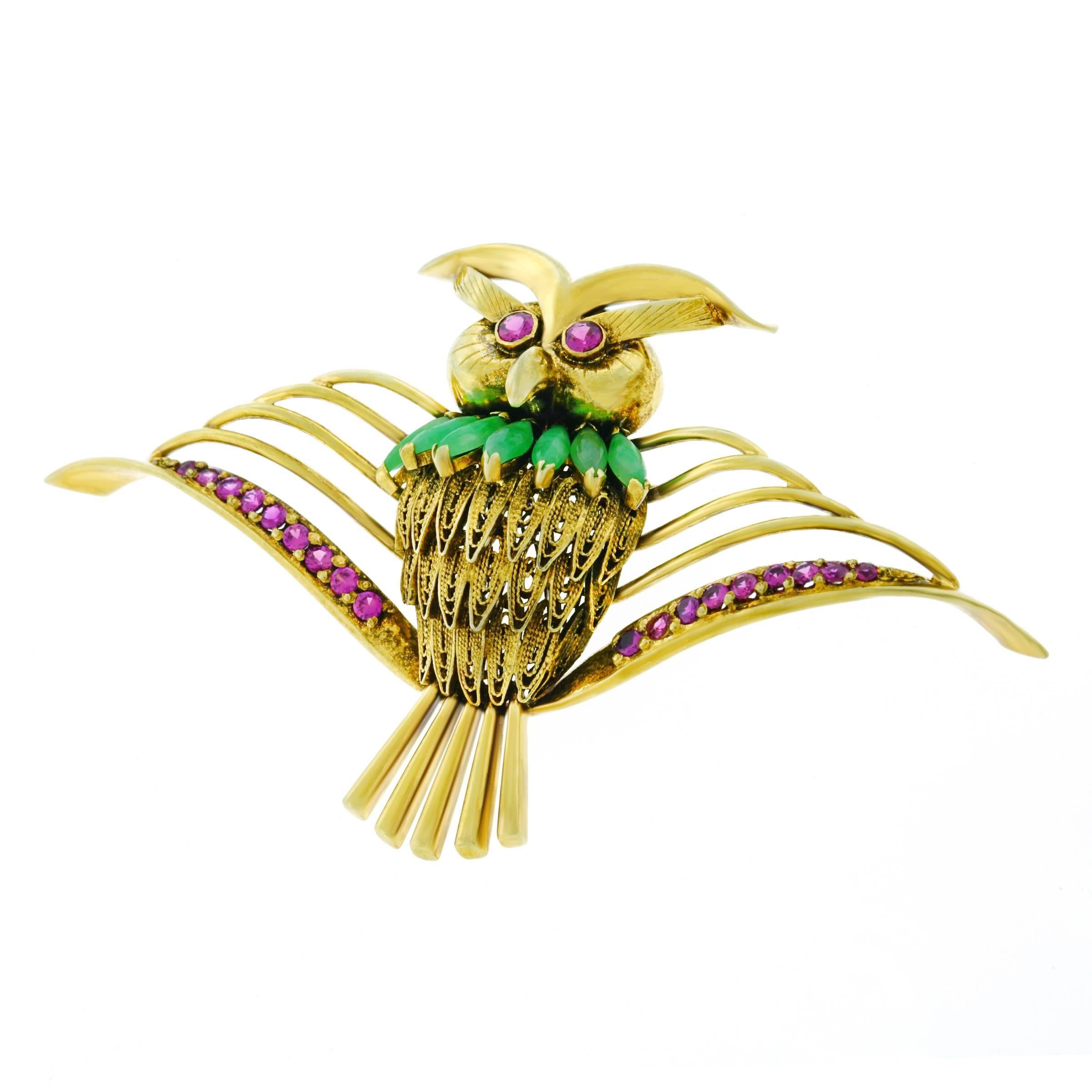 1950s Jade and Ruby Set Gold Owl Brooch In Excellent Condition In Litchfield, CT