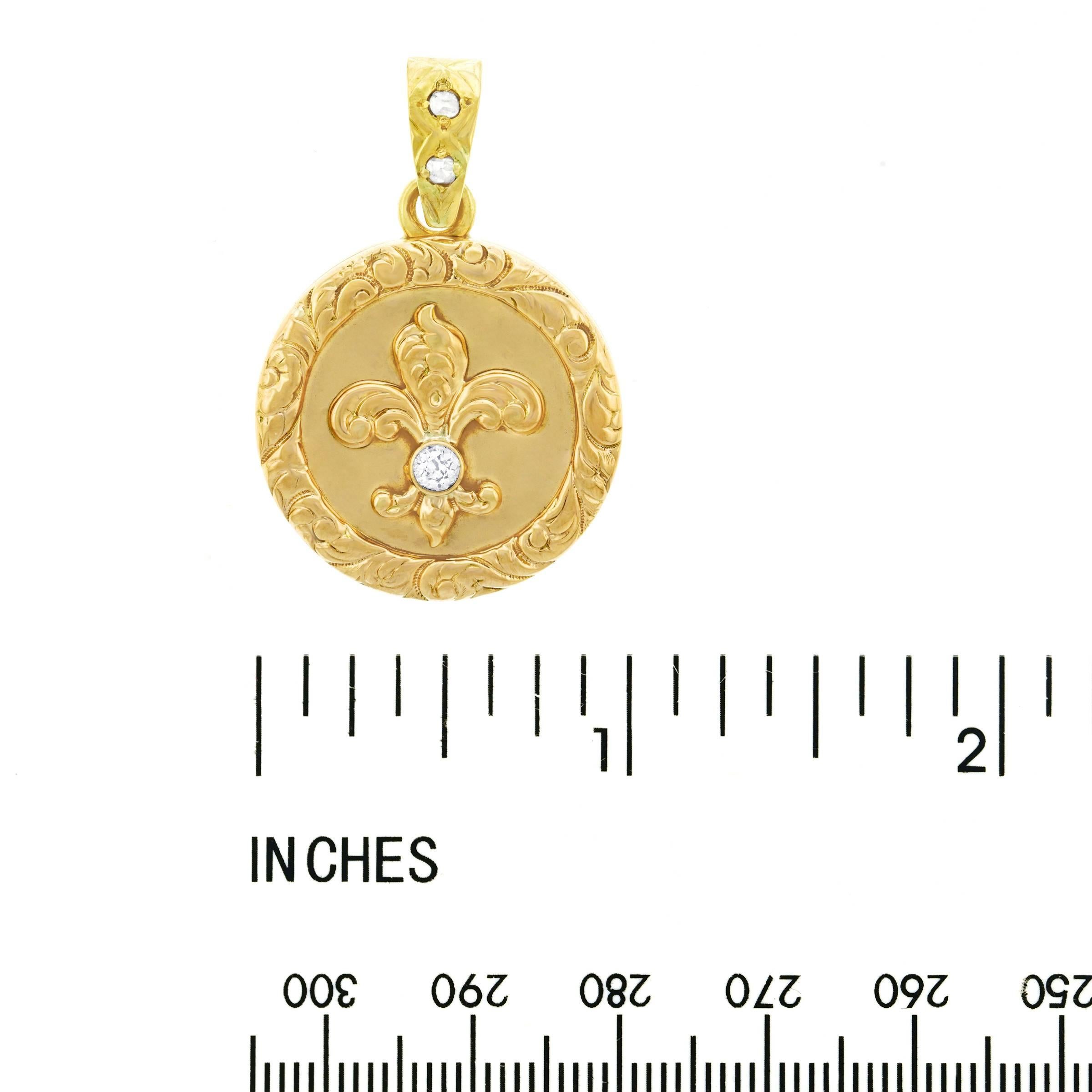 Antique Gold Fleur-de-lis Locket 1