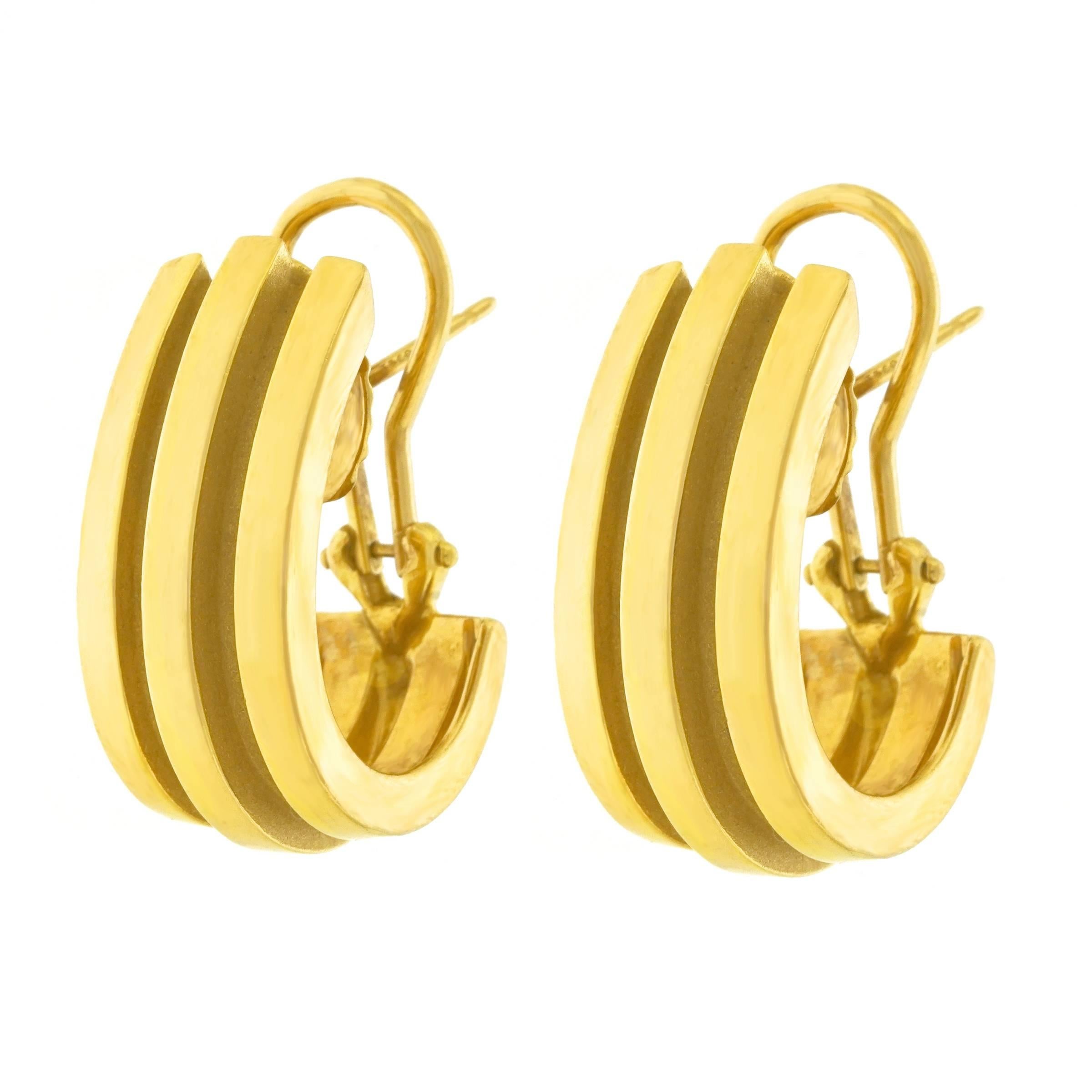 Tiffany & Co. Atlas Motif Gold Earrings In Excellent Condition In Litchfield, CT