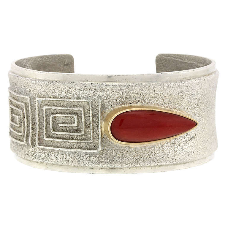 Edison Cummings Coral Set Navajo Modern Bracelet In Excellent Condition In Litchfield, CT