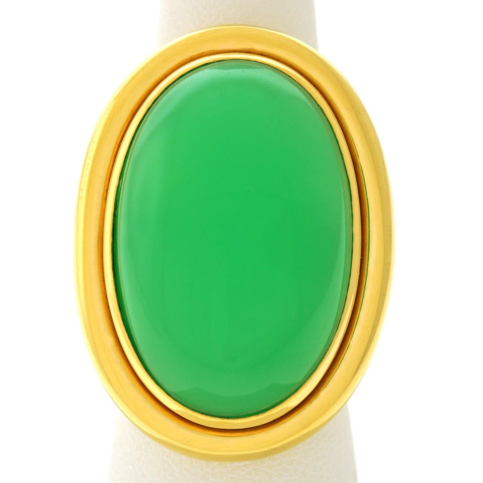 1960s Huge Cabochon Chrysoprase Gold Cocktail Ring In Excellent Condition In Litchfield, CT