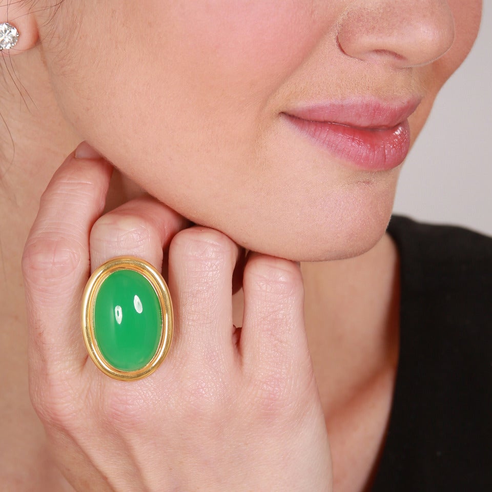 Women's 1960s Huge Cabochon Chrysoprase Gold Cocktail Ring