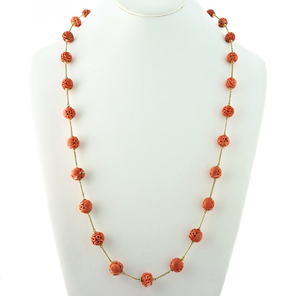 Natural Coral and Gold Necklace In Excellent Condition In Litchfield, CT