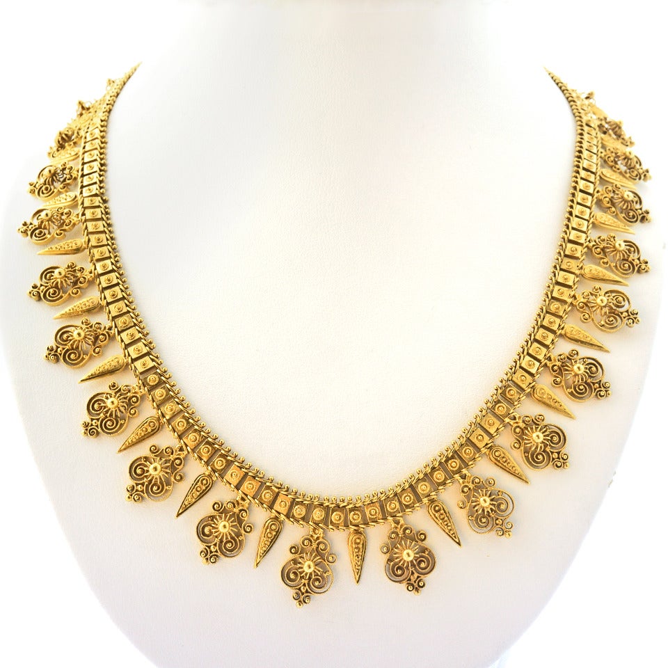 Antique Etruscan Revival Gold Necklace In Excellent Condition In Litchfield, CT