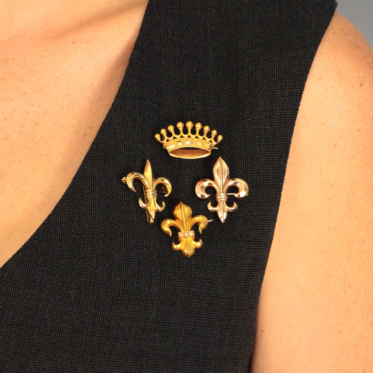 Grouping of Four Fleur-de-Lis and Crown Brooches In Excellent Condition In Litchfield, CT