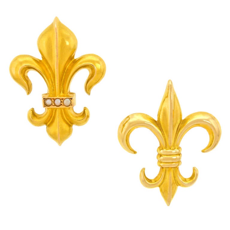 Grouping of Four Fleur-de-Lis and Crown Brooches 3