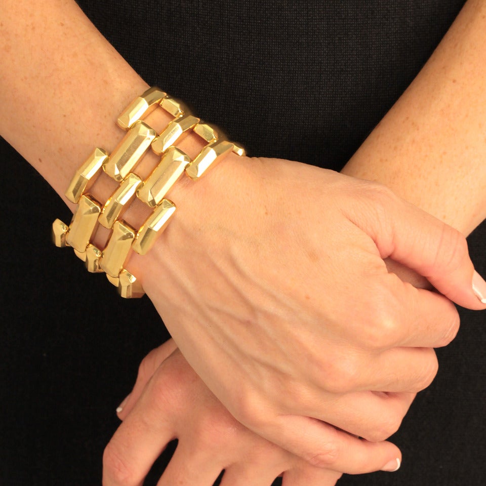 Wide Retro Gold Link Bracelet In Good Condition In Litchfield, CT