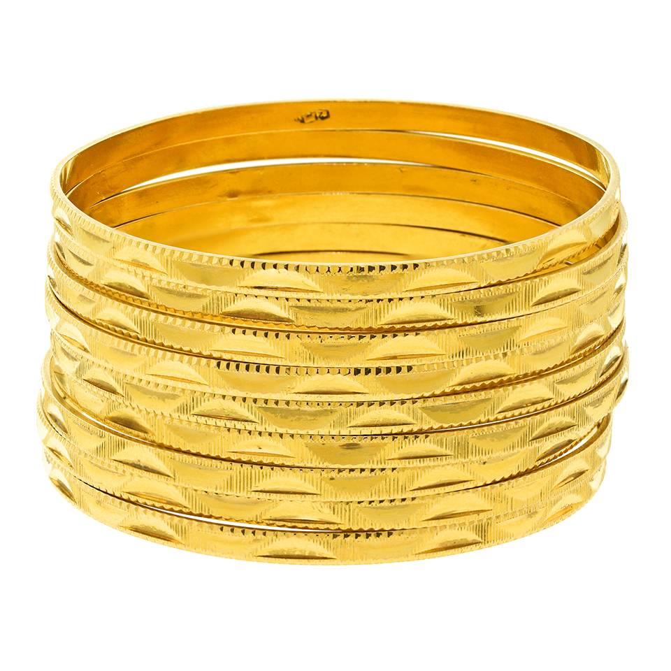 Nine Gold Bangle Bracelets In Excellent Condition In Litchfield, CT