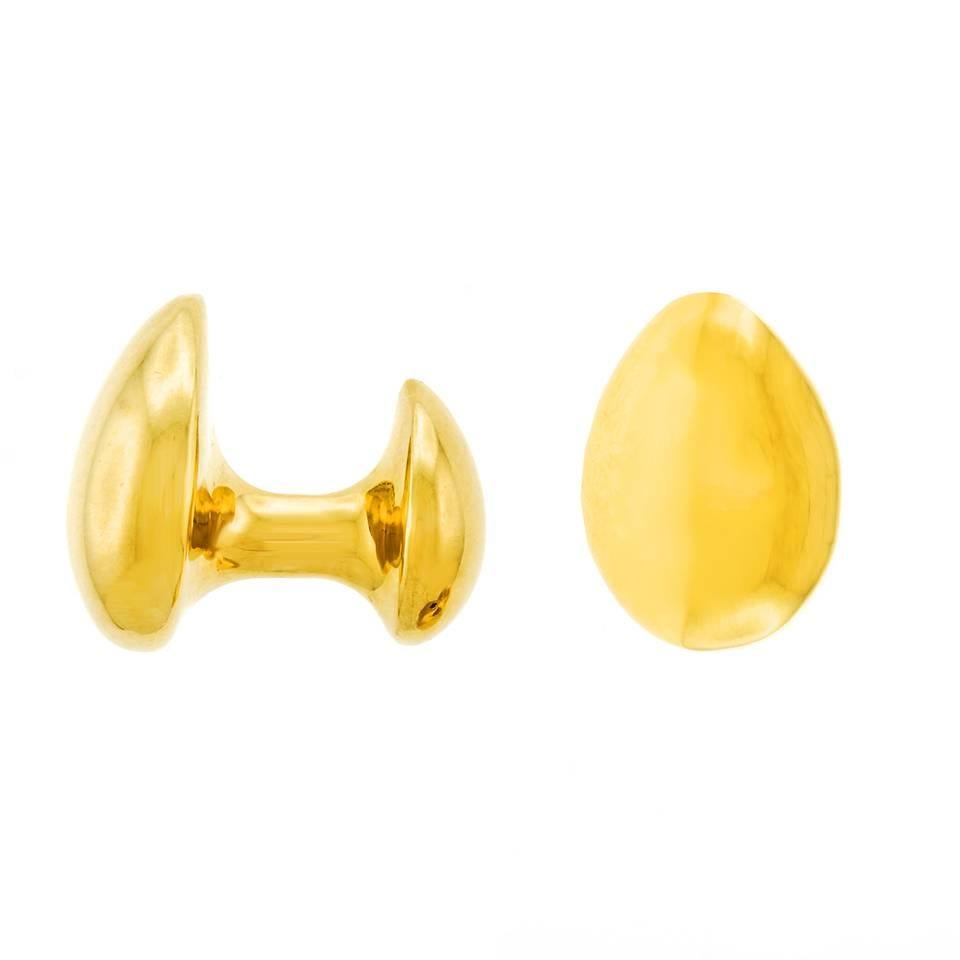 Circa 1980s, 18k, Elsa Peretti for Tiffany & Co., New York.   These smart 18k yellow gold cuff links by Tiffany are perfect, versatile, go-to links. Elsa Peretti’s design is a golden droplet; natural and modern in the same sweep of the eye.