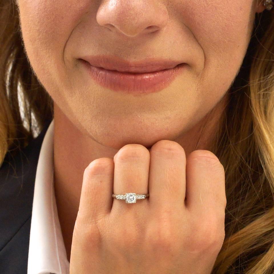 Women's Retro Diamond Gold Engagement Ring