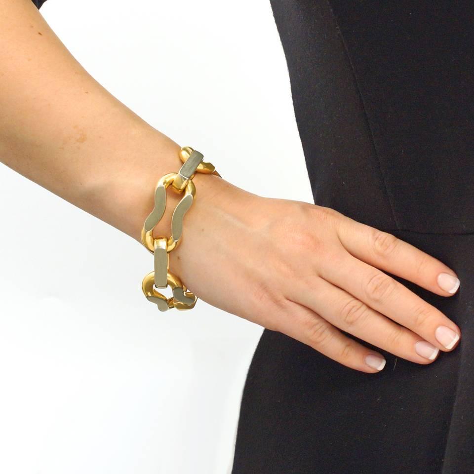 Women's Van Cleef & Arpels Stylish Gold Link Bracelet