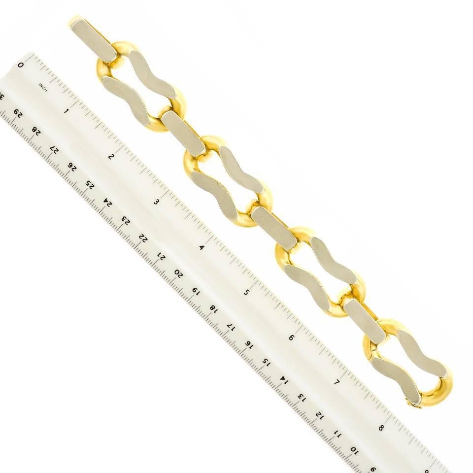 Van Cleef & Arpels Stylish Gold Link Bracelet 2