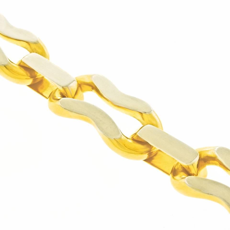 Van Cleef & Arpels Stylish Gold Link Bracelet 3