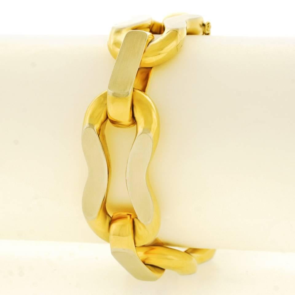 Van Cleef & Arpels Stylish Gold Link Bracelet 4
