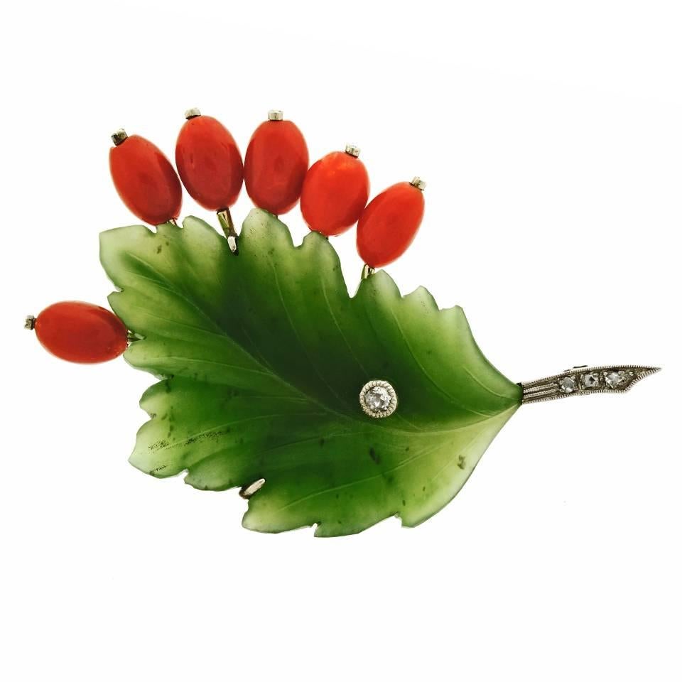 jade coral gold Leaf and Berry Brooch  In Excellent Condition In Litchfield, CT