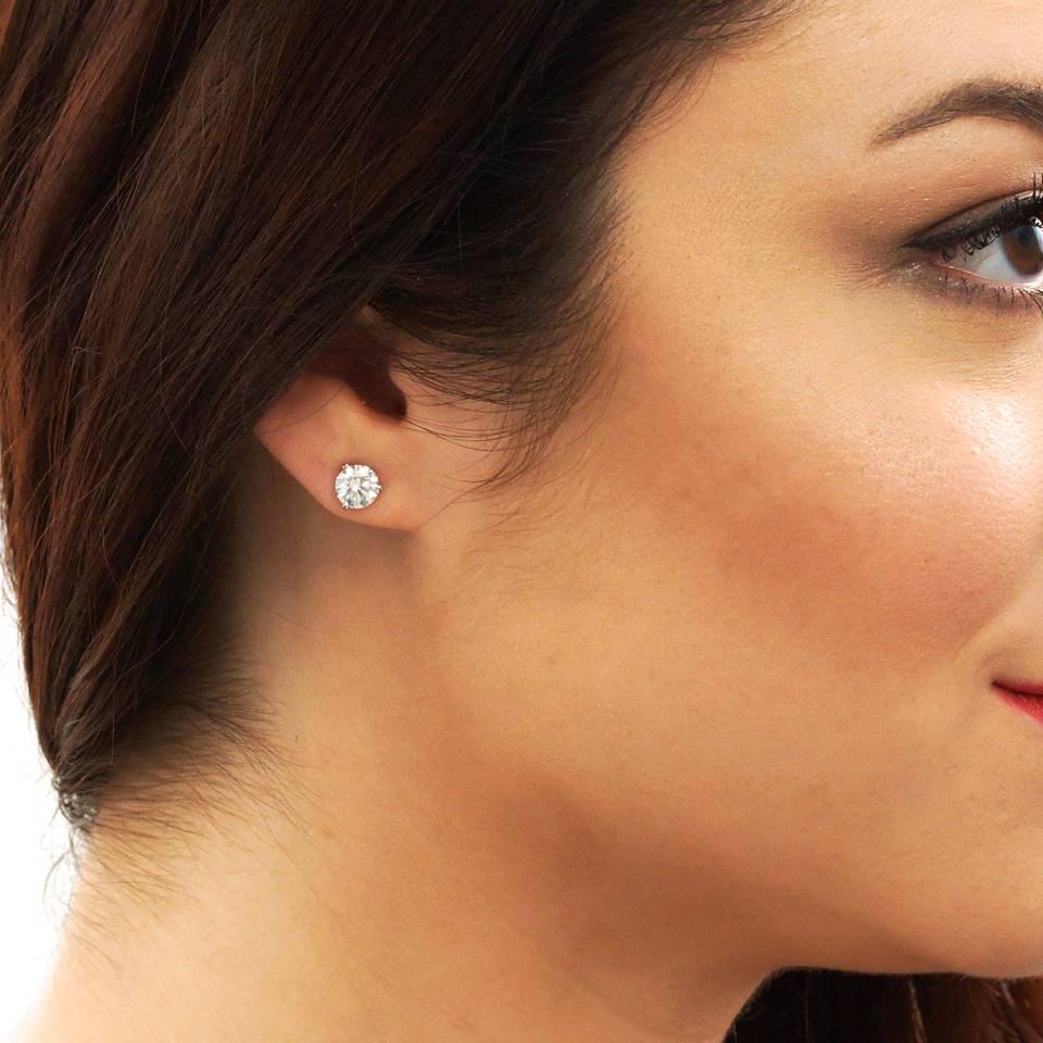 Women's Diamond Studs 2 Carats Total Weight