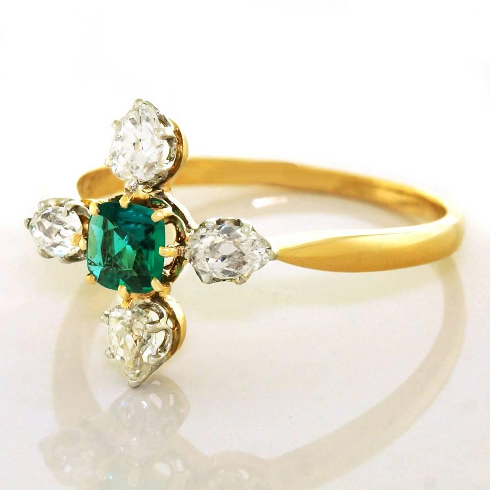 Antique French Emerald Diamond Gold Ring In Excellent Condition In Litchfield, CT