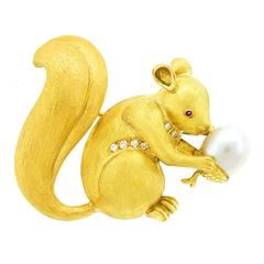 Vintage Charming Gold Squirrel Brooch