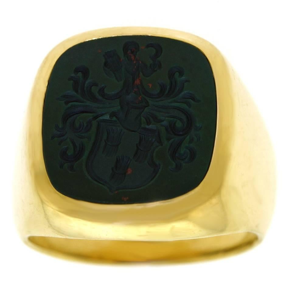 1920s Bloodstone Intaglio Gold Signet Ring In Excellent Condition In Litchfield, CT