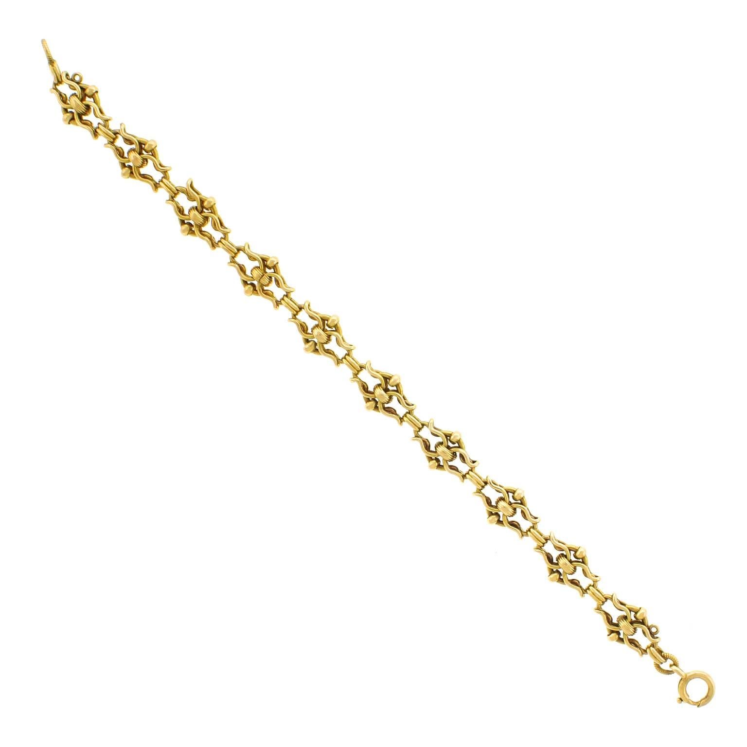 Charming Baroque Link Gold Bracelet 3