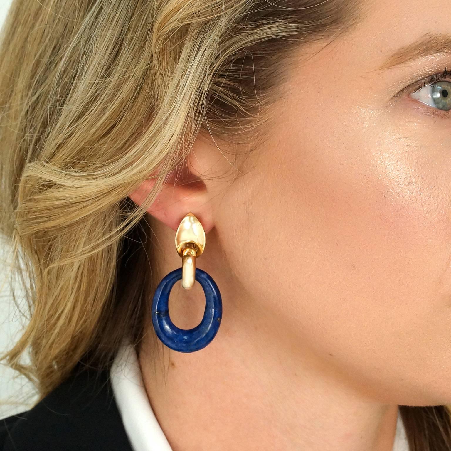 French Lapis and Gold 1970s Earrings In Excellent Condition In Litchfield, CT