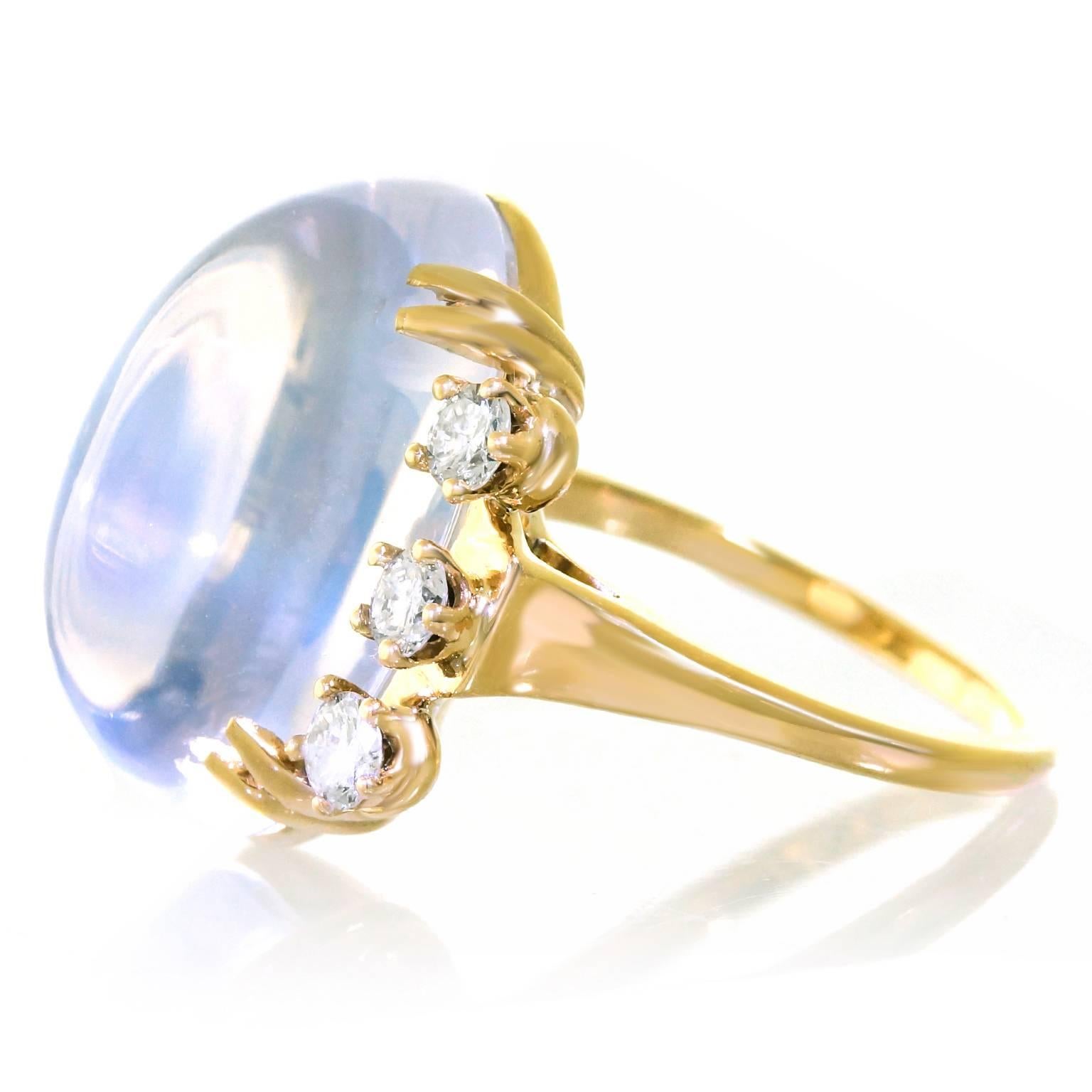 Cabochon Art Deco Gold Ring Set with 14.86 Carat Moonstone