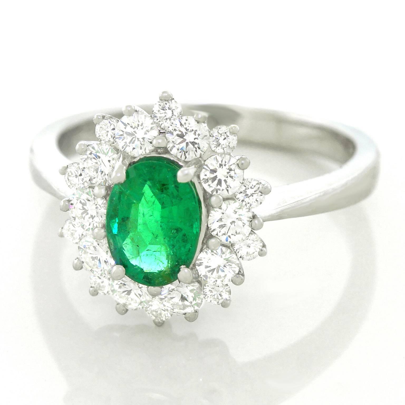 Vibrant Emerald and Diamond Ring in White Gold In Excellent Condition In Litchfield, CT