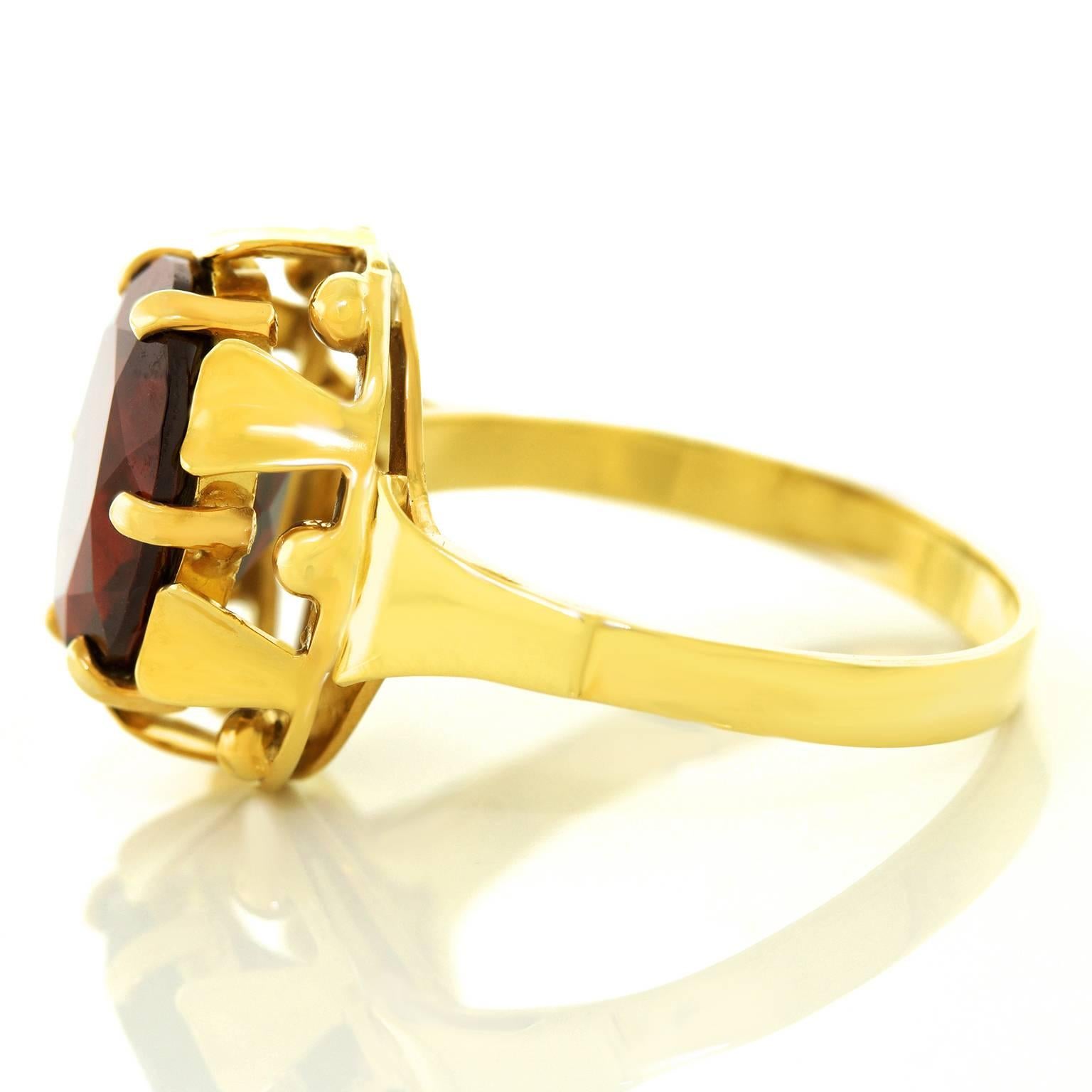 Art Deco Garnet and Gold Ring In Excellent Condition In Litchfield, CT