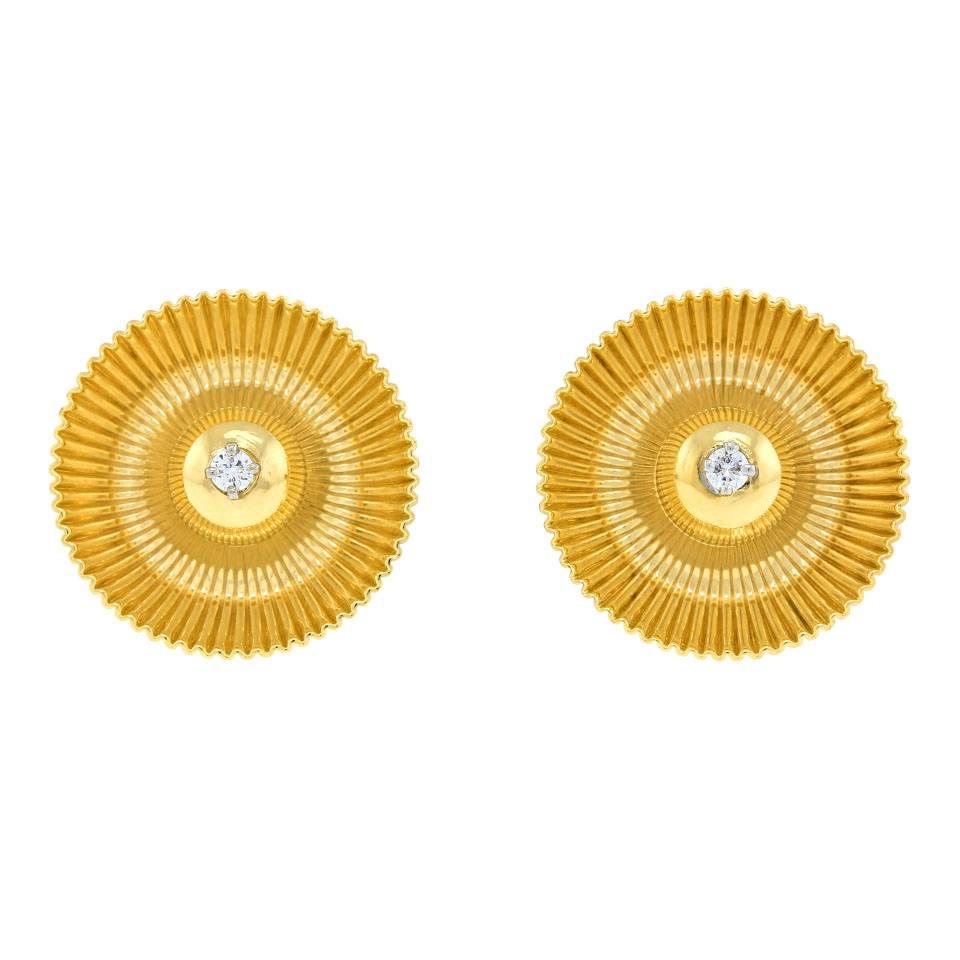 1950s Tiffany & Co. Modernist Ribbon Motif Gold Earrings In Excellent Condition In Litchfield, CT