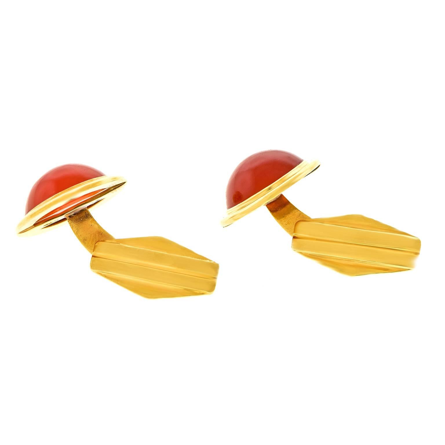 Carnelian Cabochon and Gold Cufflinks In Excellent Condition In Litchfield, CT