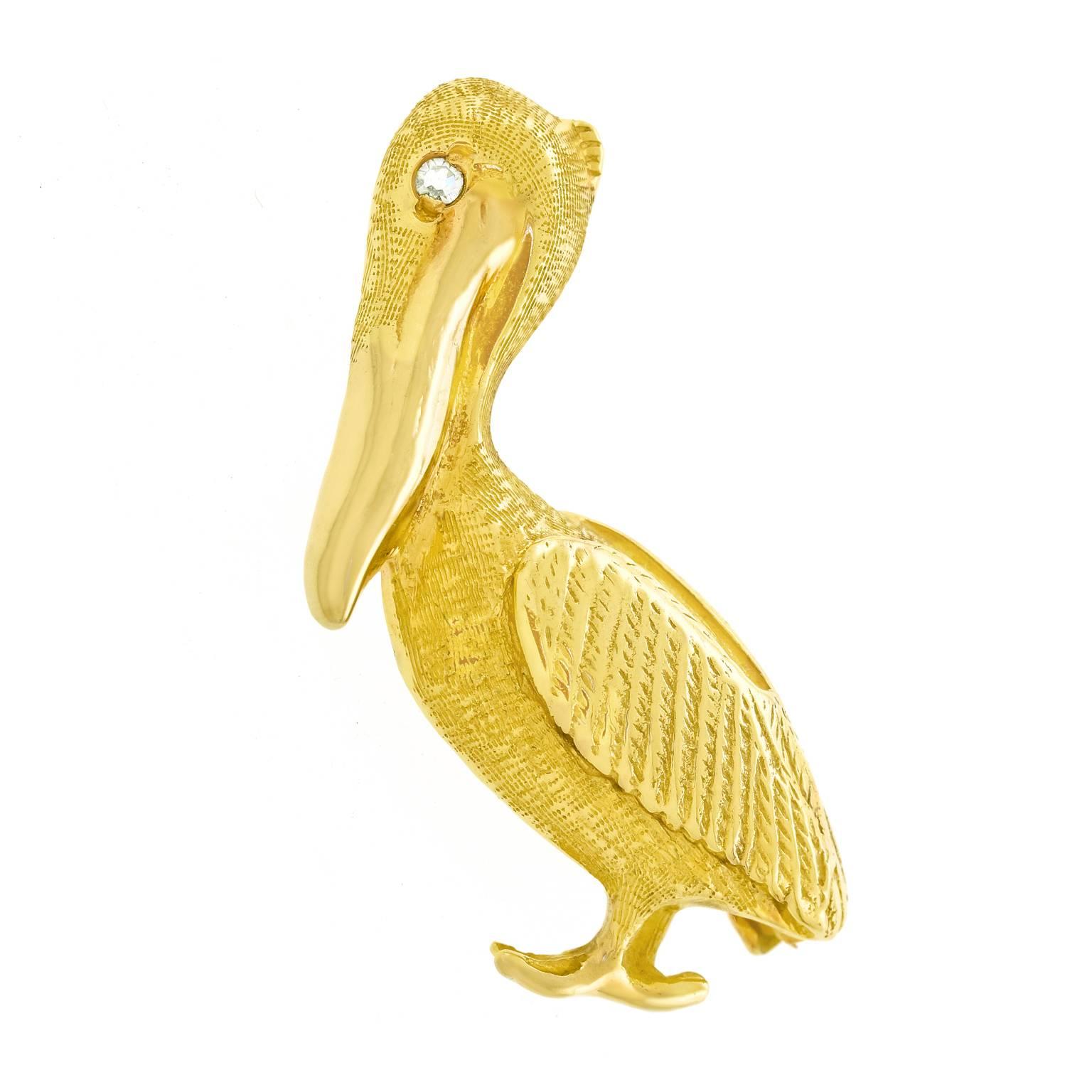 Charming Gold Pelican Brooch In Excellent Condition In Litchfield, CT