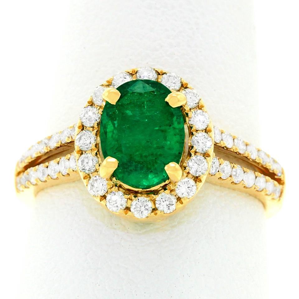 2000s Gorgeous Emerald Diamond Gold Ring In Excellent Condition In Litchfield, CT