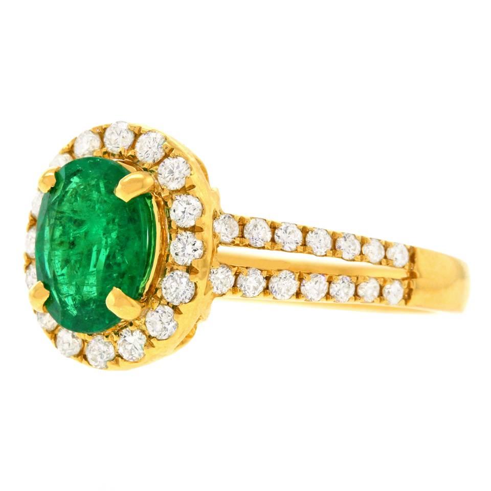 2000s Gorgeous Emerald Diamond Gold Ring 3
