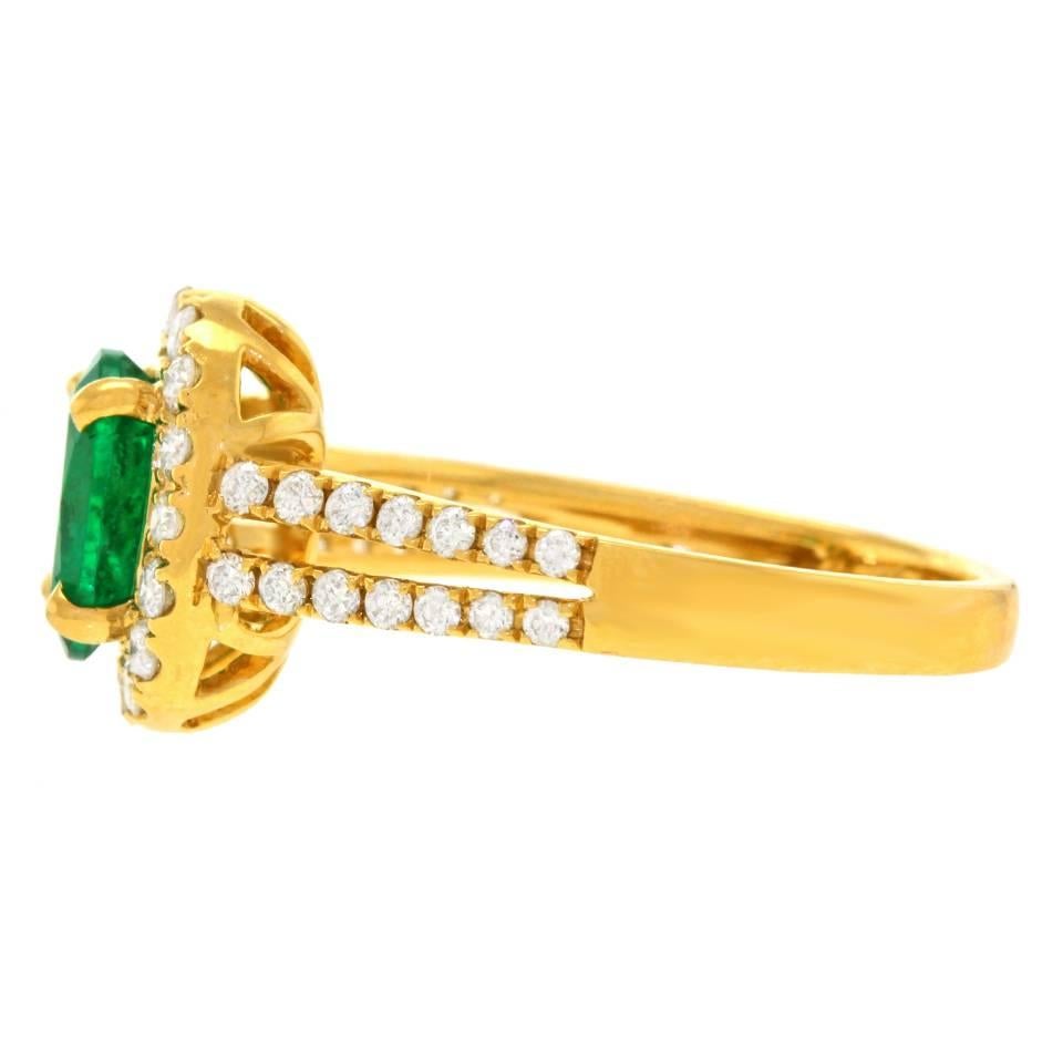 2000s Gorgeous Emerald Diamond Gold Ring 4