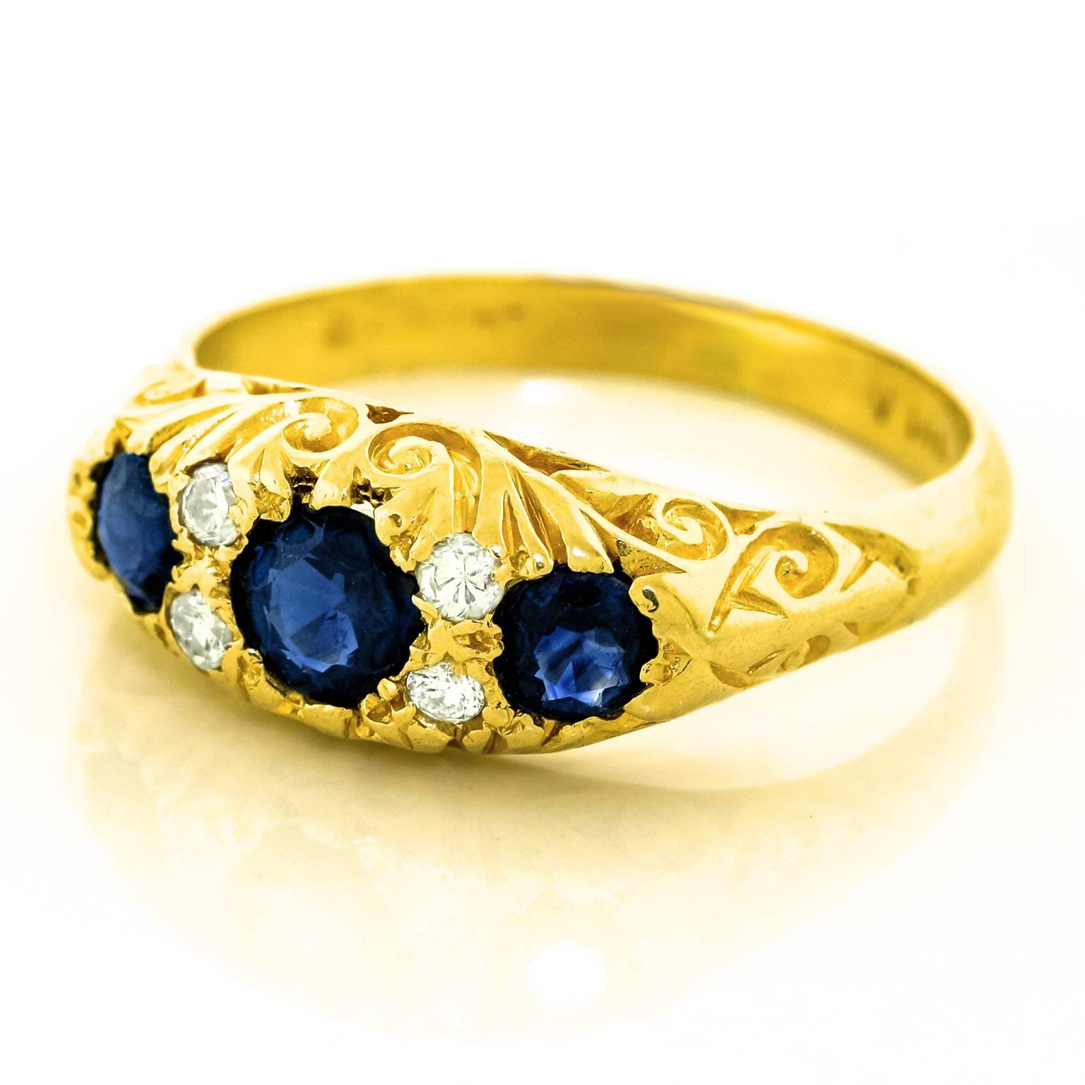 Classic Sapphire Diamond Gold Ring In Excellent Condition In Litchfield, CT