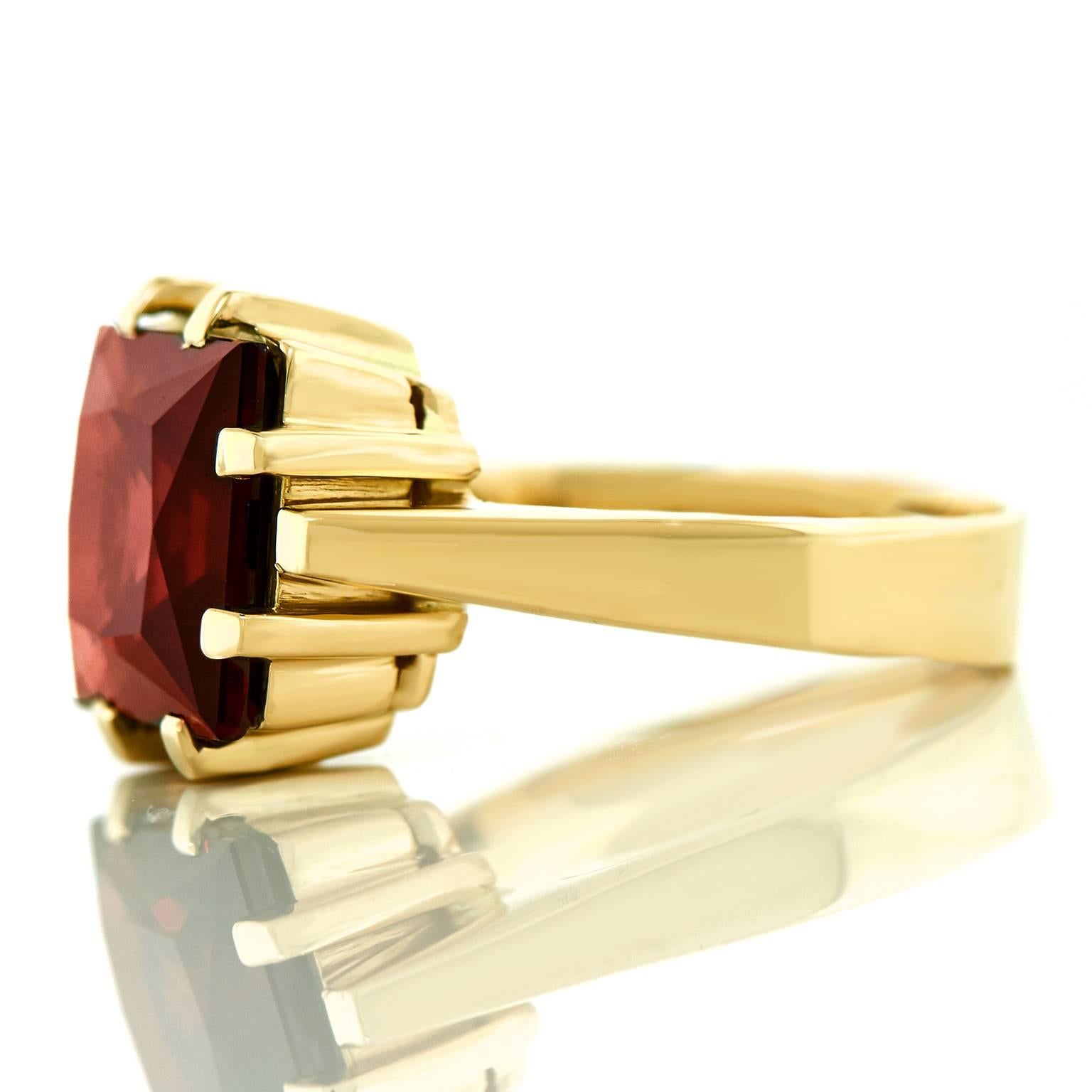 1970s Modernist Garnet Set Gold Ring In Excellent Condition In Litchfield, CT