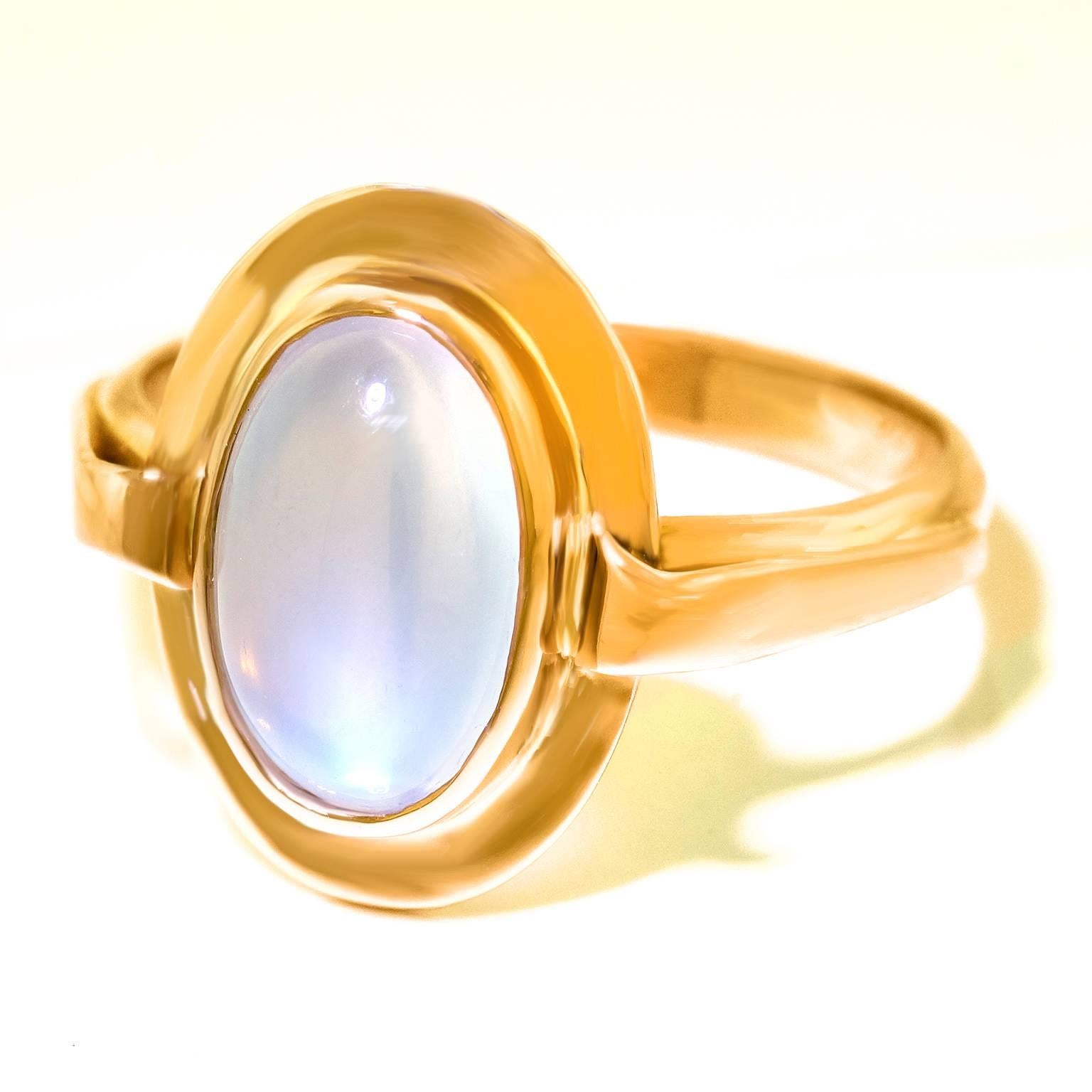 Modernist Moonstone Gold Ring In Excellent Condition In Litchfield, CT