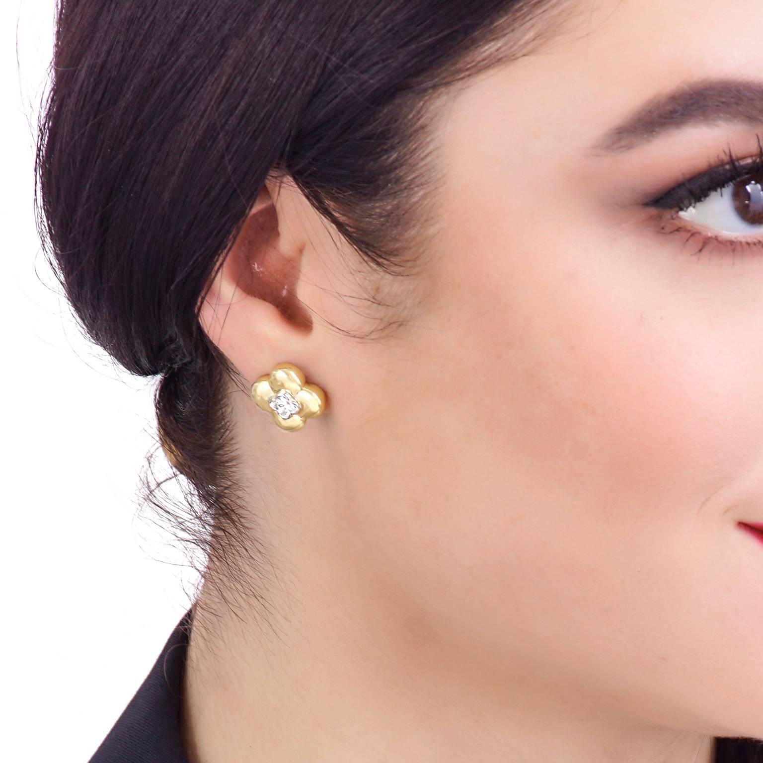 Women's Stunning Clover-Cut Diamonds in Gold Clover Motif Earrings