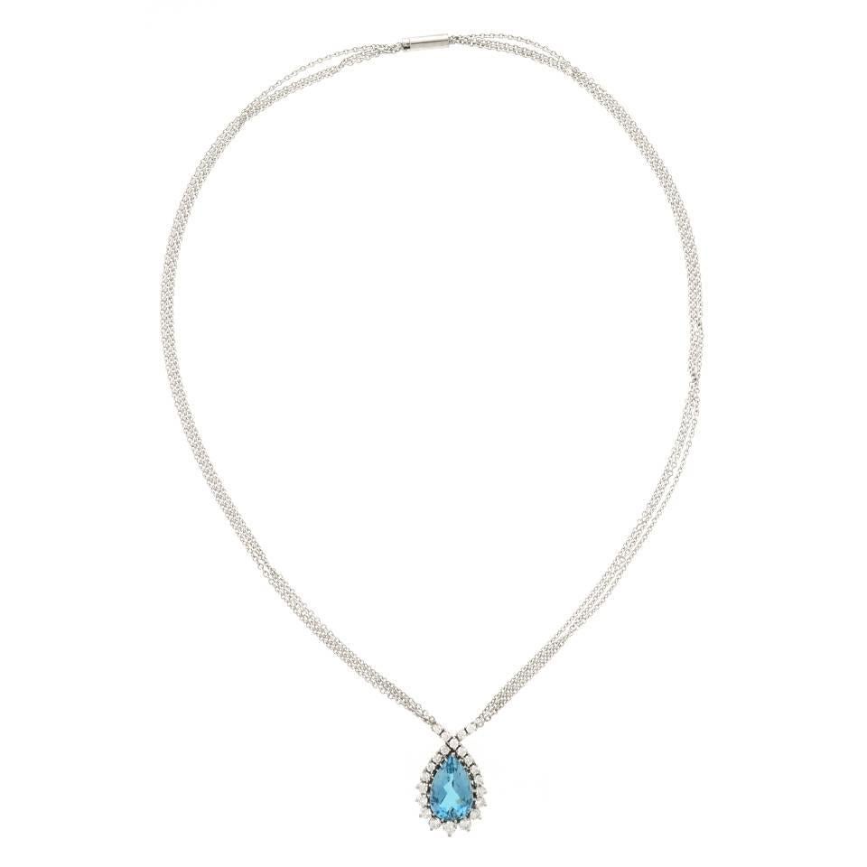 Spectacular Aquamarine & Diamond Necklace in White Gold In Excellent Condition In Litchfield, CT