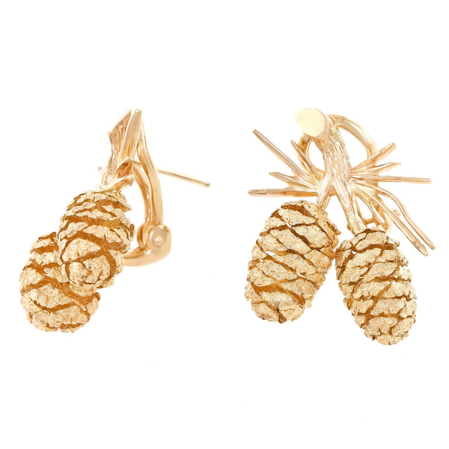 Women's Charming 1950s Gold Pinecone Earrings